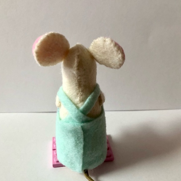 Lego lover Felt Mouse Art Doll Hand-sewn 4 inches tall Daisy aqua dress maniac - Picture 6 of 8